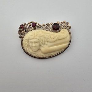 Sajen Vintage 925 Silver and Garnet Carved Brooch/Pendant - Cameo